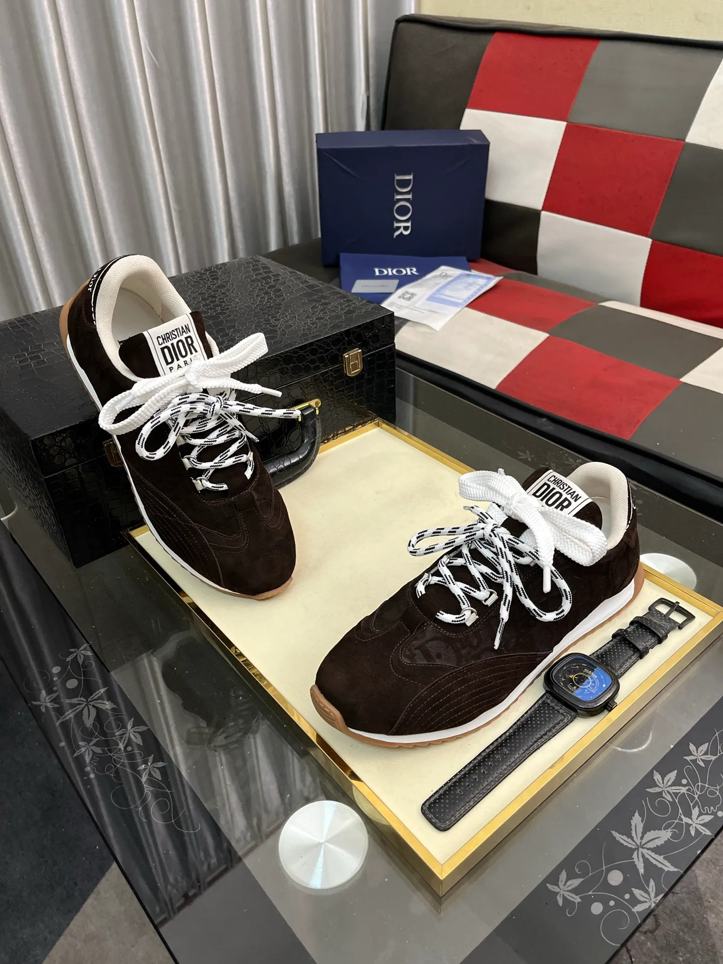 Men's shoes 💰500⌚️⌚️Dior original quality.~ Unique modern style sneakers. 🏃A must-have casual shoe for trendy men😍😍 Original brand imported from Italy, imported original leather, sheep lining (refuses to discolor and grind feet) Sole: Original sole provided by the original factory, French lazy style design ⚠️Fit to the feet, original quality, super comfortable original sole. Just like shooting the real thing 🎬The real thing is better Code number: 38-446️⃣Colors available